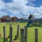 Mariners, The Bay, 2 Bedrooms With Ensuites, Parking Nearby, 1 Medium Or 2 Small Dogs Welcome Casa vacanze Filey