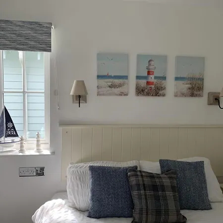 펜션 Mariners, The Bay, 2 Bedrooms With Ensuites, Parking Nearby, 1 Medium Or 2 Small Dogs Welcome 파일리
