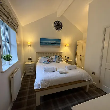 Mariners, The Bay, 2 Bedrooms With Ensuites, Parking Nearby, 1 Medium Or 2 Small Dogs Welcome 法利