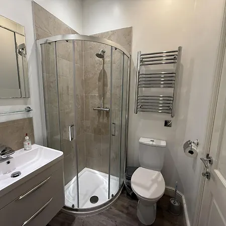 Mariners, The Bay, 2 Bedrooms With Ensuites, Parking Nearby, 1 Medium Or 2 Small Dogs Welcome *