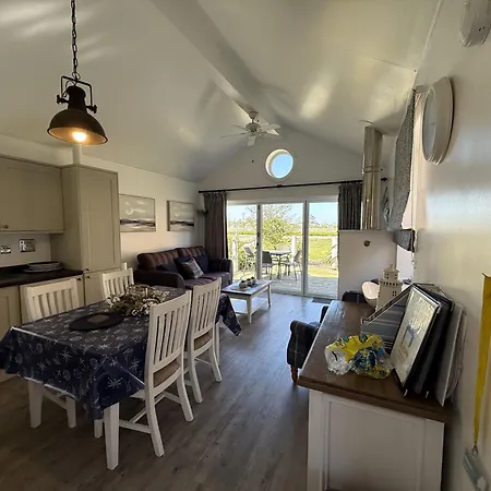 Mariners, The Bay, 2 Bedrooms With Ensuites, Parking Nearby, 1 Medium Or 2 Small Dogs Welcome Nyaraló *