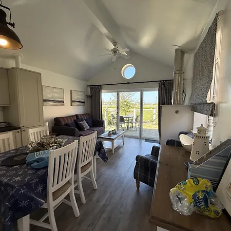 Mariners, The Bay, 2 Bedrooms With Ensuites, Parking Nearby, 1 Medium Or 2 Small Dogs Welcome Nyaraló *