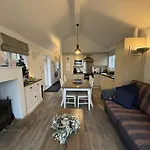 Дом отдыха Mariners, The Bay, 2 Bedrooms With Ensuites, Parking Nearby, 1 Medium Or 2 Small Dogs Welcome Файли