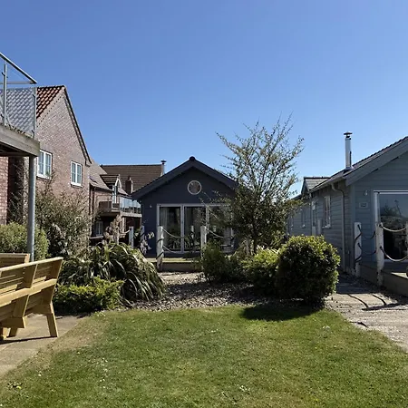 Mariners, The Bay, 2 Bedrooms With Ensuites, Parking Nearby, 1 Medium Or 2 Small Dogs Welcome