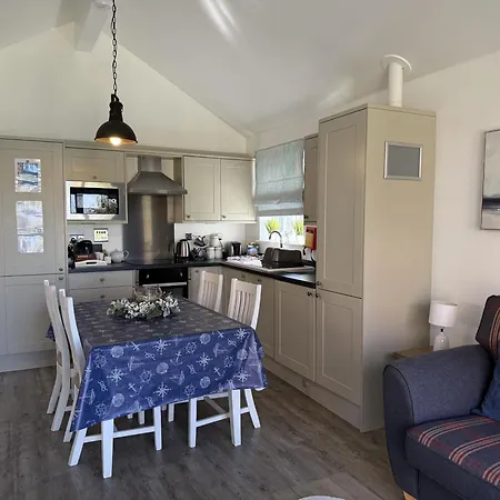 Дом отдыха Mariners, The Bay, 2 Bedrooms With Ensuites, Parking Nearby, 1 Medium Or 2 Small Dogs Welcome *