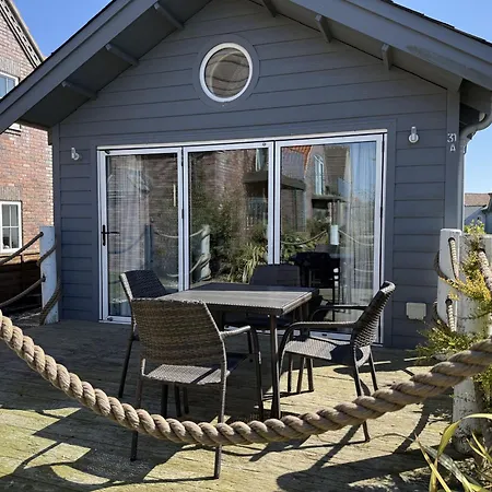 Mariners, The Bay, 2 Bedrooms With Ensuites, Parking Nearby, 1 Medium Or 2 Small Dogs Welcome *